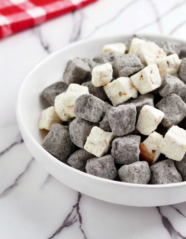 Muddy Buddies Cookies and Cream