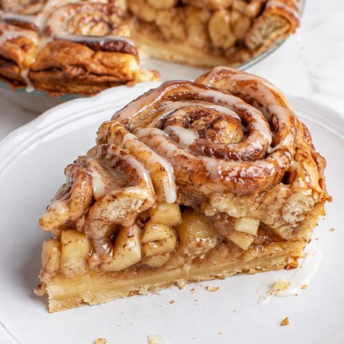 Apple Cinnamon Roll Pie